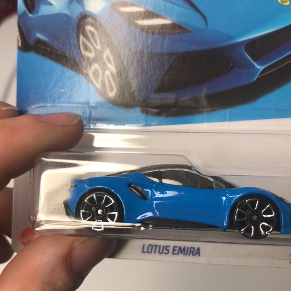 Lotus Emira - Picture 3 of 8